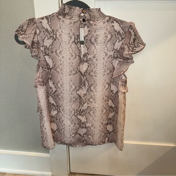 1.STATE Keyhole Flutter Sleeve Smocked Neck Silky Snake Ballet Dust Pink… - Picture 3 of 7